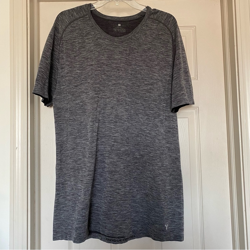Y athletics size xl silverair crew neck tee